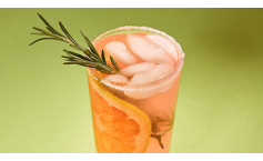 Mocktail pamplemousse et «gin» floral Mocktail pamplemousse et «gin» floral